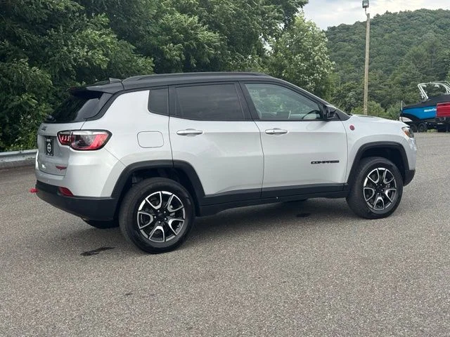 Used 2024 Silver Jeep Trailhawk image 8