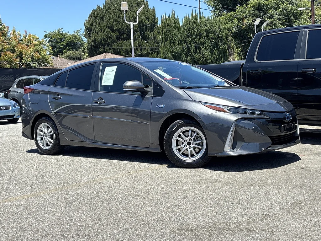 Used 2022 Magnetic Gray Metallic Toyota XLE image 1