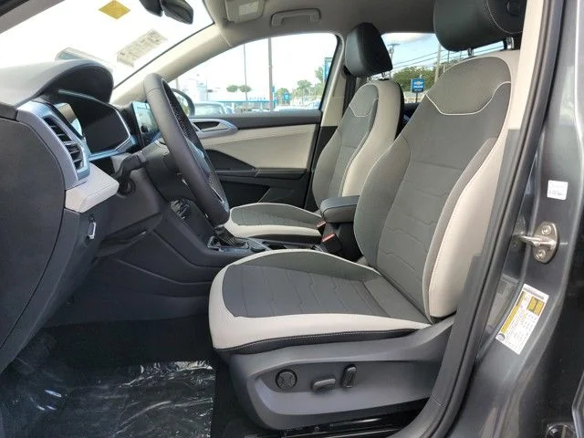 2025 Volkswagen Taos SE - Photo 13