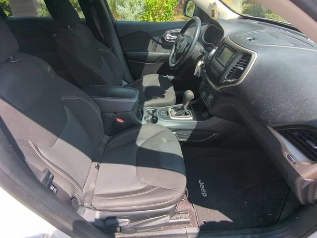 Used 2016 White Jeep Latitude image 15
