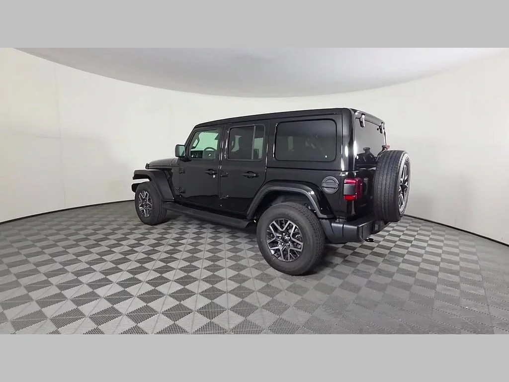New 2026 Black Clear-Coat Exterior Paint Jeep Sahara image 31