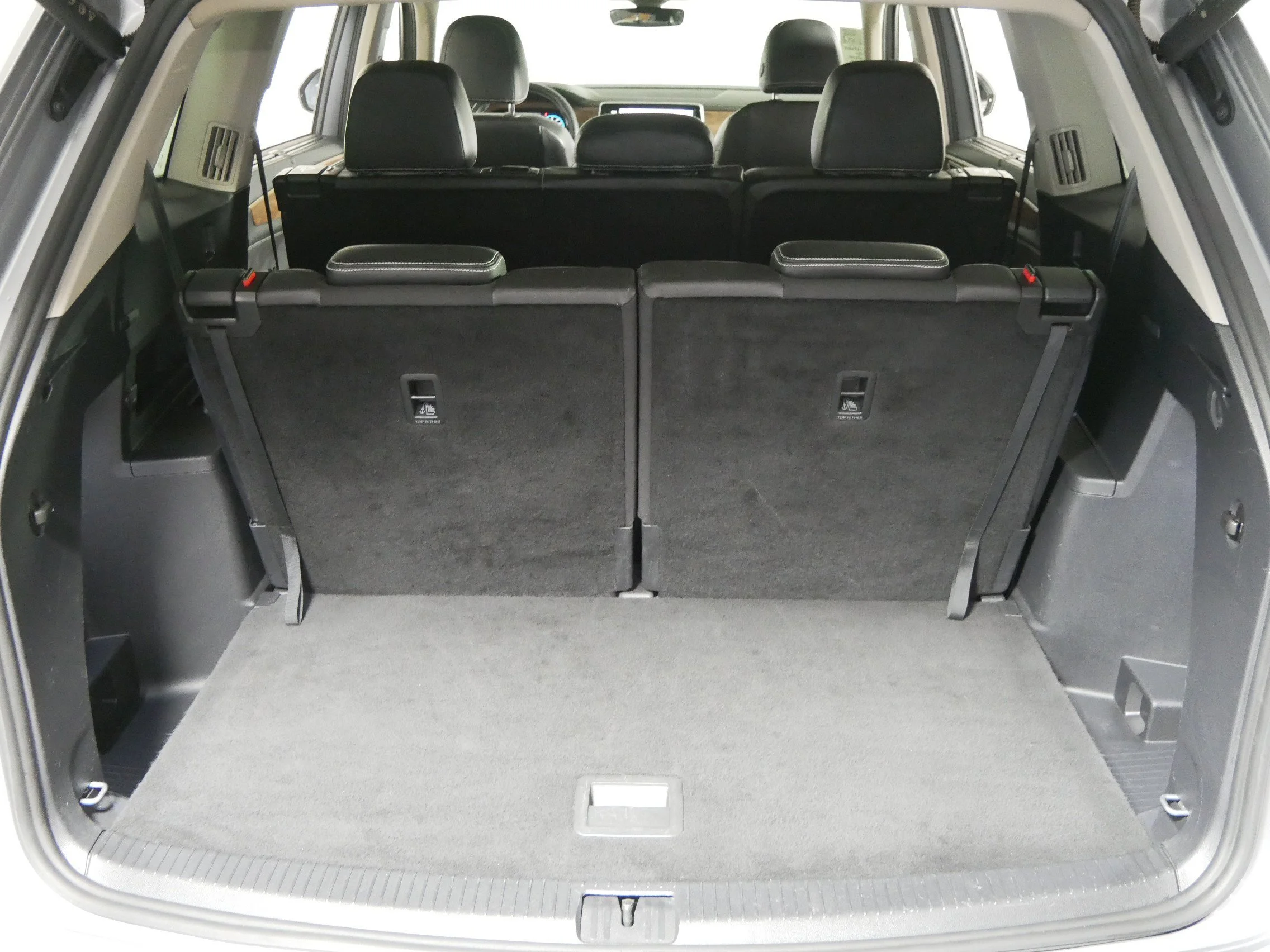 Used 2024 Silver Mist Metallic Volkswagen 2.0T SE w/Technology image 18