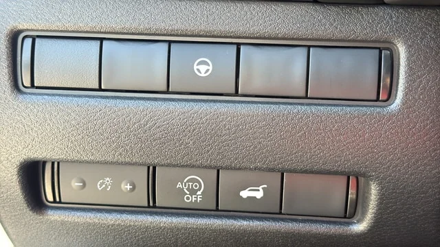 Used 2023 Pearl White Tricoat Nissan SL image 42