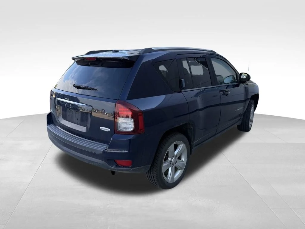 Used 2014 Blue Jeep Latitude image 4