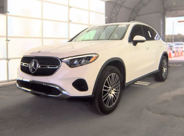 Used 2026 White Mercedes-Benz GLC 300 image 1