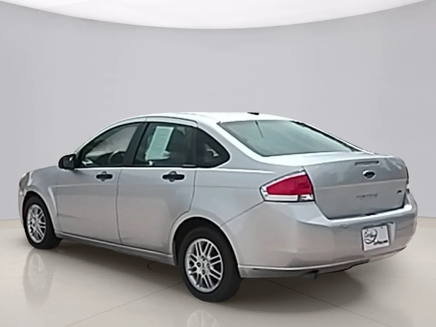 Used 2010 Silver Ford SE image 3