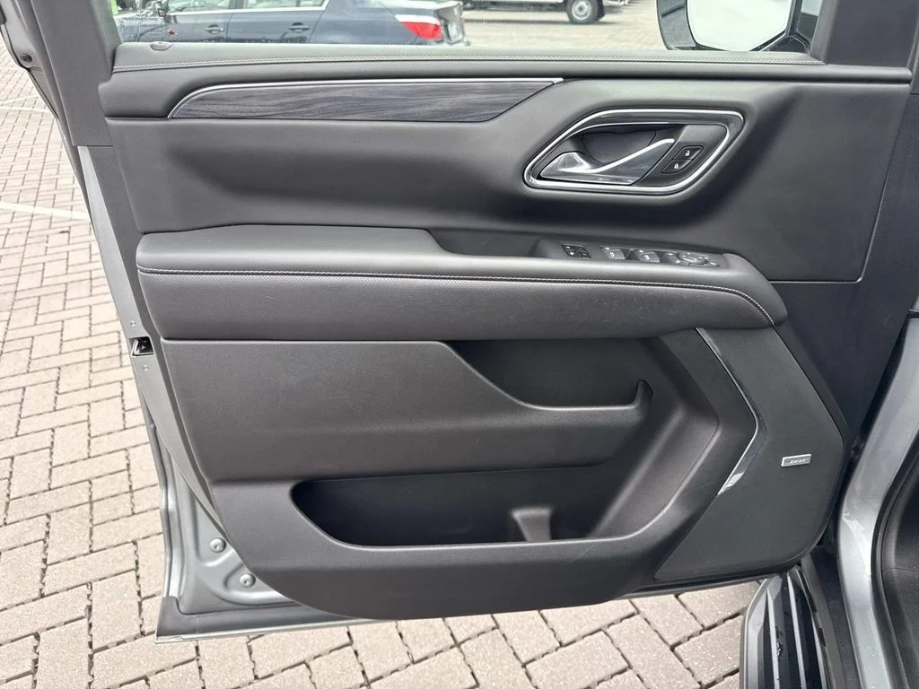 Used 2023 Silver GMC SLT image 16