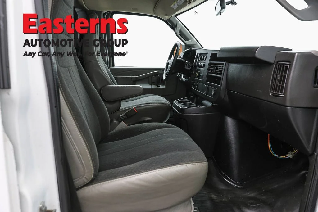 Used 2019 White GMC Work Van image 18