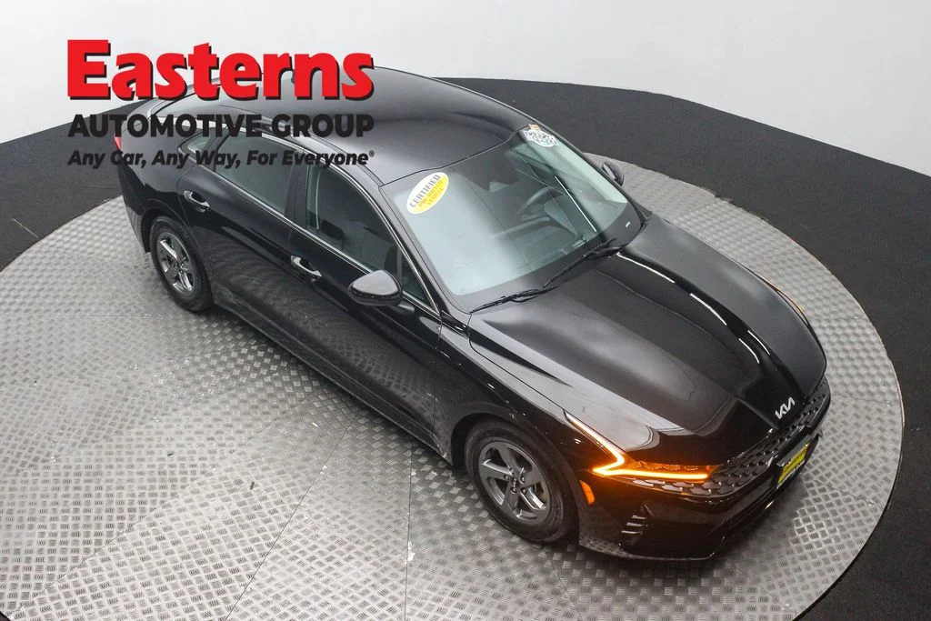 Used 2023 Black Kia LXS image 3