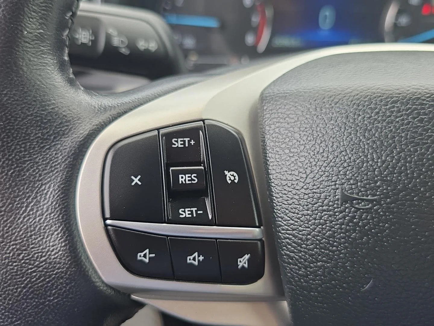 Used 2023 Agate Black Ford XLT image 15