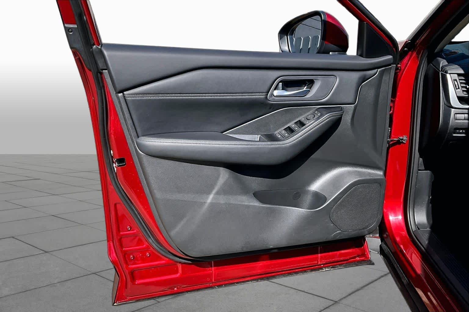 Used 2025 Scarlet Ember Tintcoat Nissan SV image 20