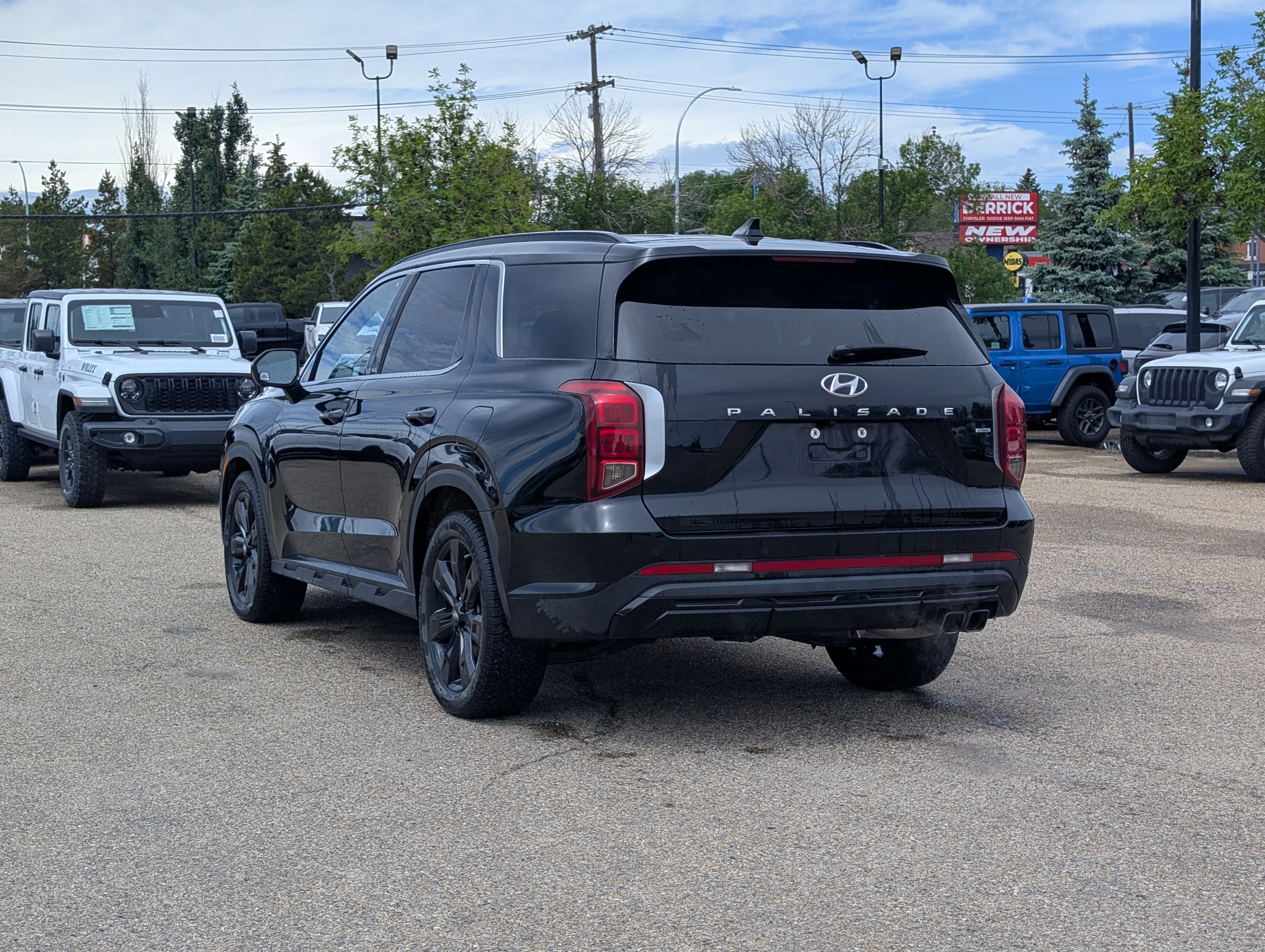 Used 2024 Abyss Black Hyundai Urban image 4