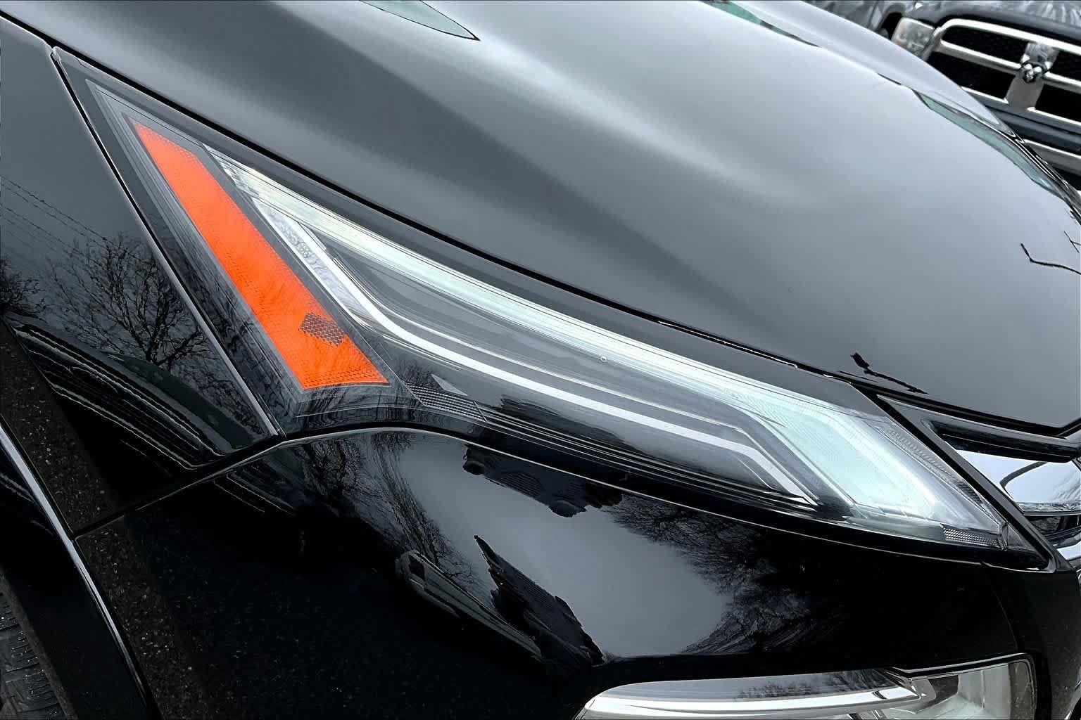Used 2025 Super Black Nissan Platinum image 45