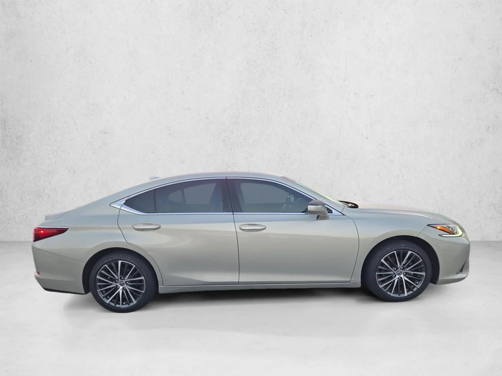Used 2025 Moonbeam Beige Metallic Lexus ES 350 image 4