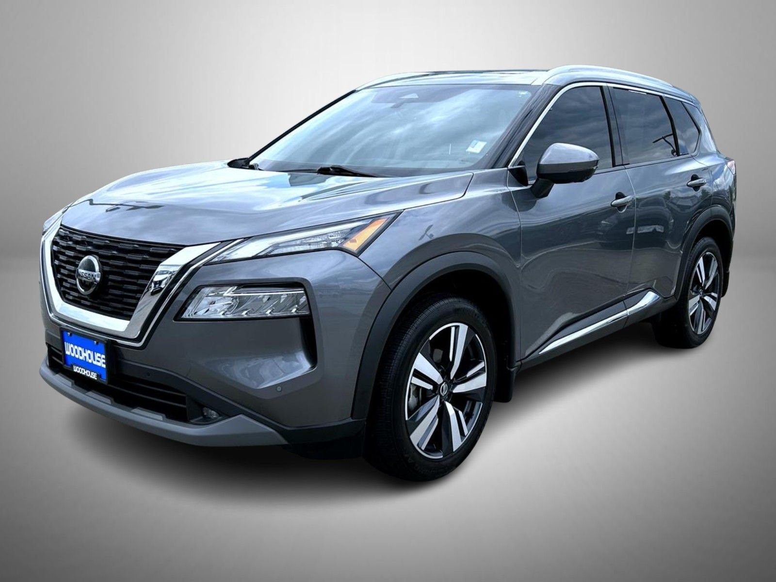 Used 2021 Gray Nissan SL image 1