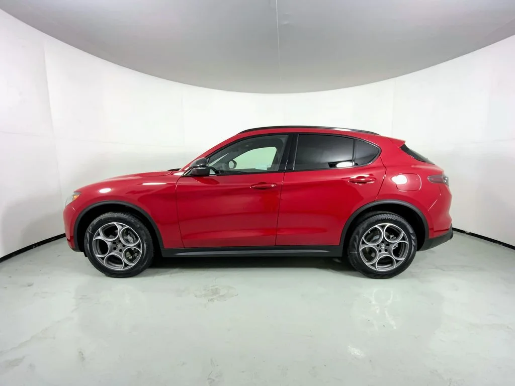 New 2025 Alfa Rosso (Red) Exterior Paint Alfa Romeo Ti image 9