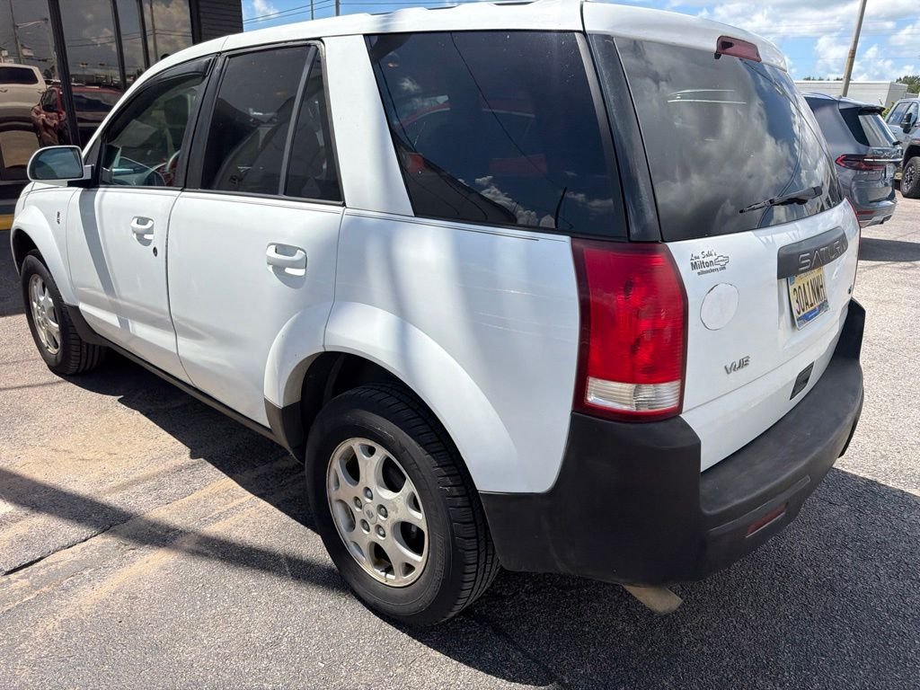 Used 2005 White Saturn V6 image 6