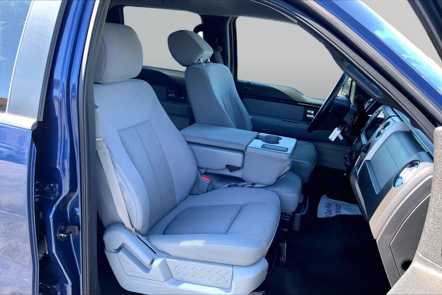 Used 2012 Dark Blue Pearl Metallic Ford XLT image 9