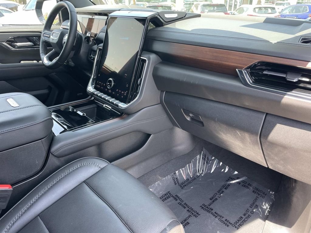2025 GMC Yukon Denali - Photo 30