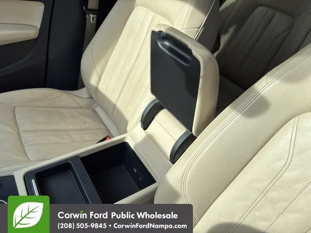 Used 2010 White Audi  image 24