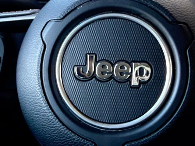 Used 2024 White Jeep Mojave image 5