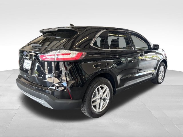 Used 2023 Black Ford SEL image 5