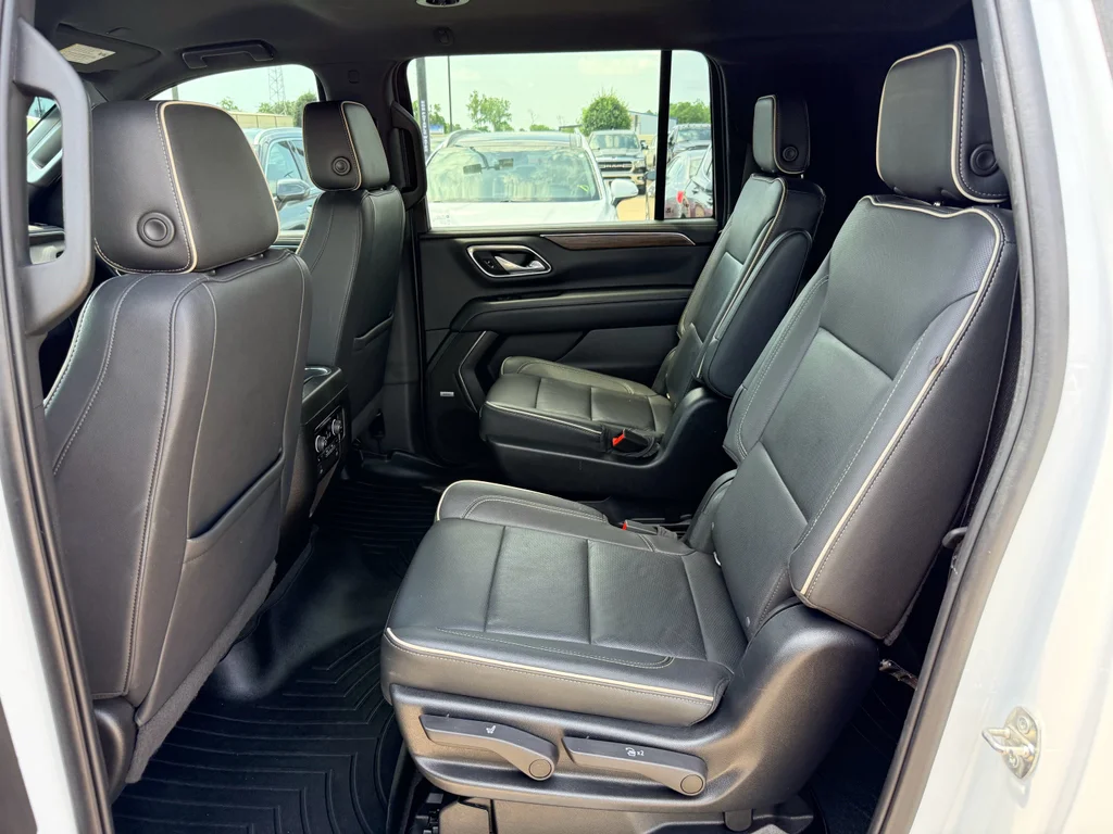 Used 2022 Summit White Chevrolet Premier image 23