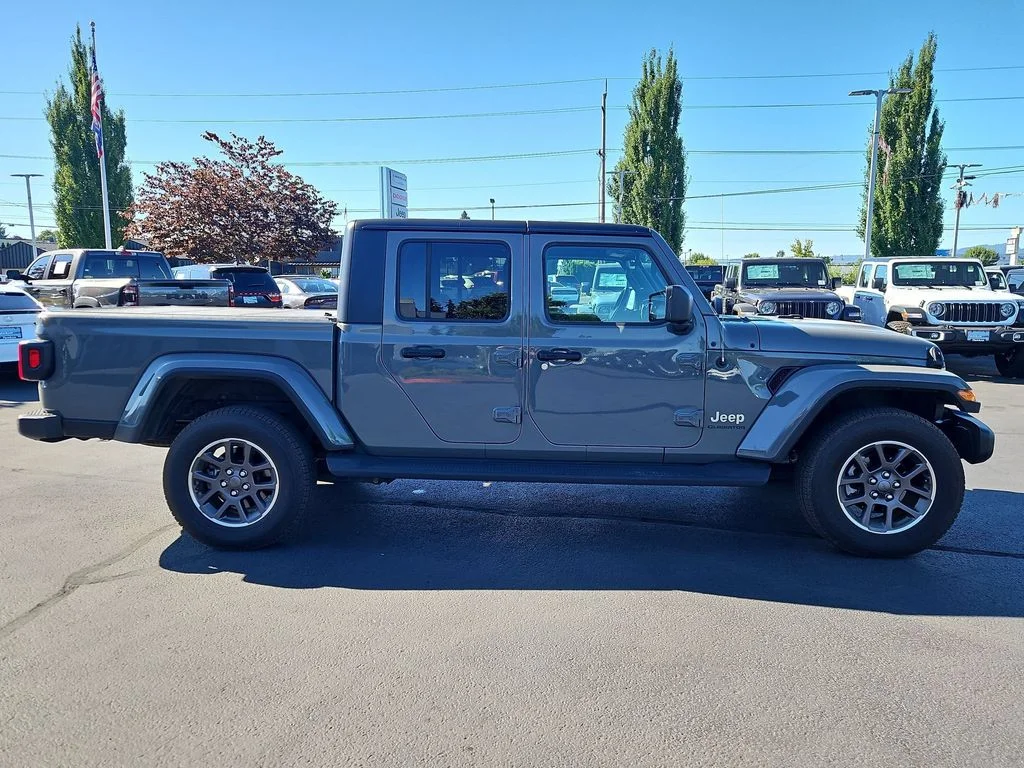 Used 2021 Sting-Gray Clearcoat Jeep Overland image 7