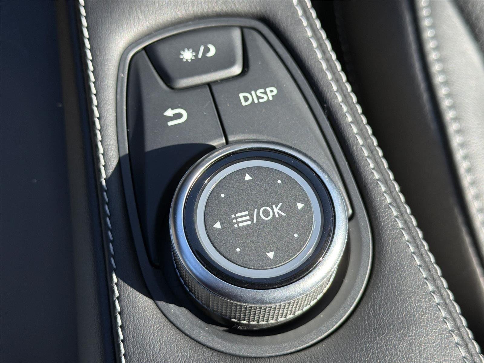 Used 2025 Black Obsidian INFINITI LUXE image 17