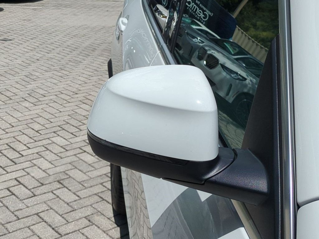 New 2026 Alpine White BMW xDrive40i image 12