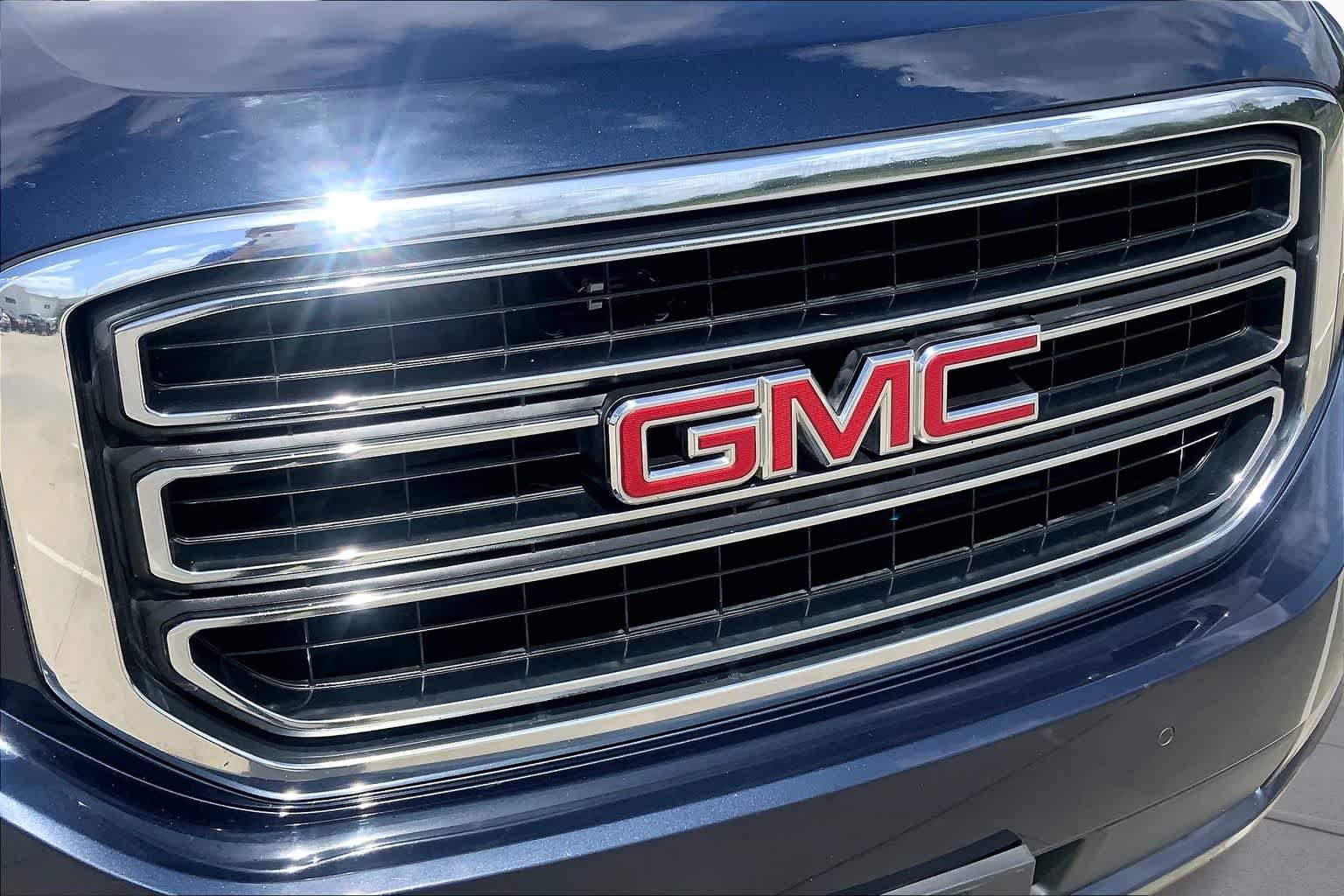 Used 2018 Dark Sapphire Blue Metallic GMC SLE image 28