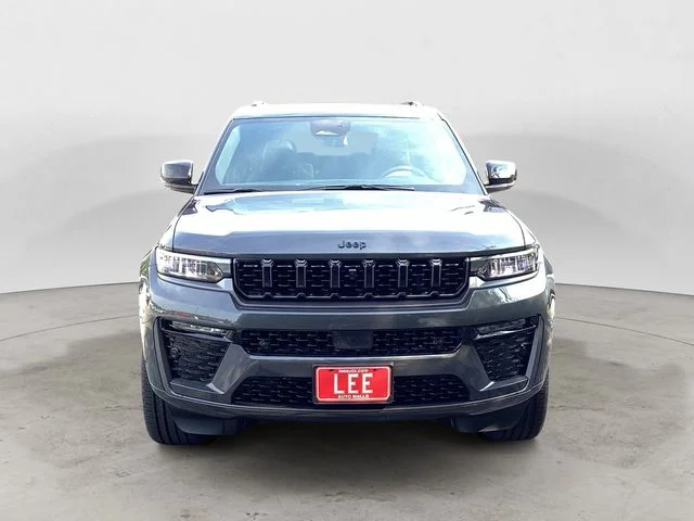 New 2026 Gray Metallic Jeep LIMITED RESERVE 4X4 image 9