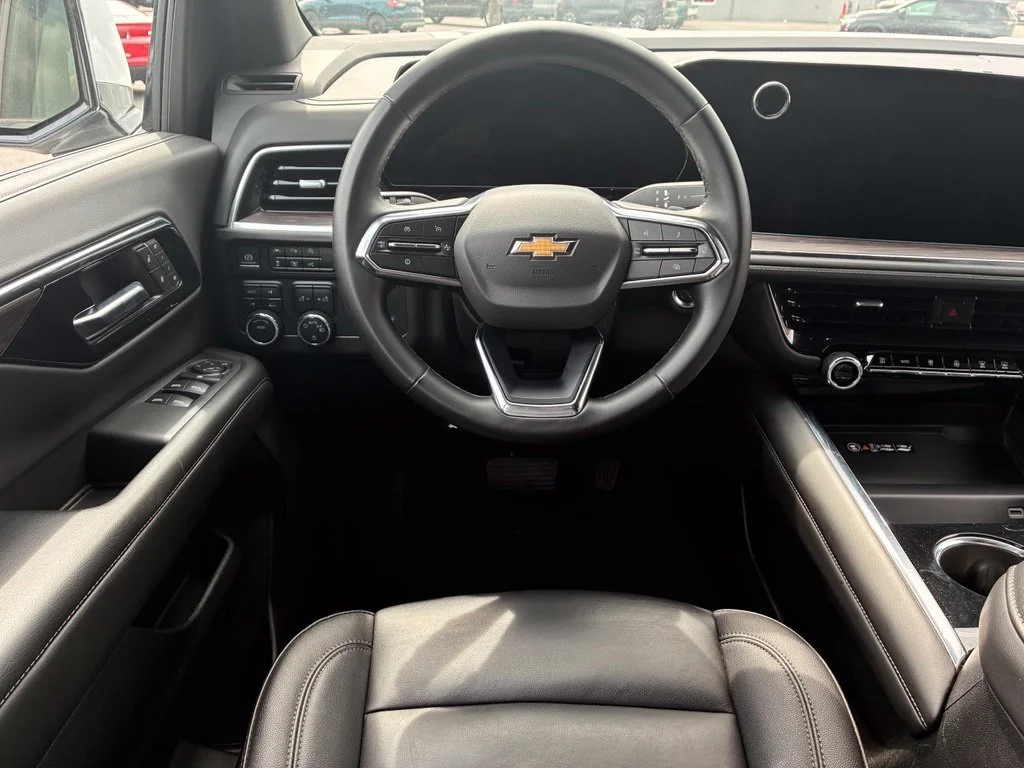 Used 2025 Summit White Chevrolet LT image 145
