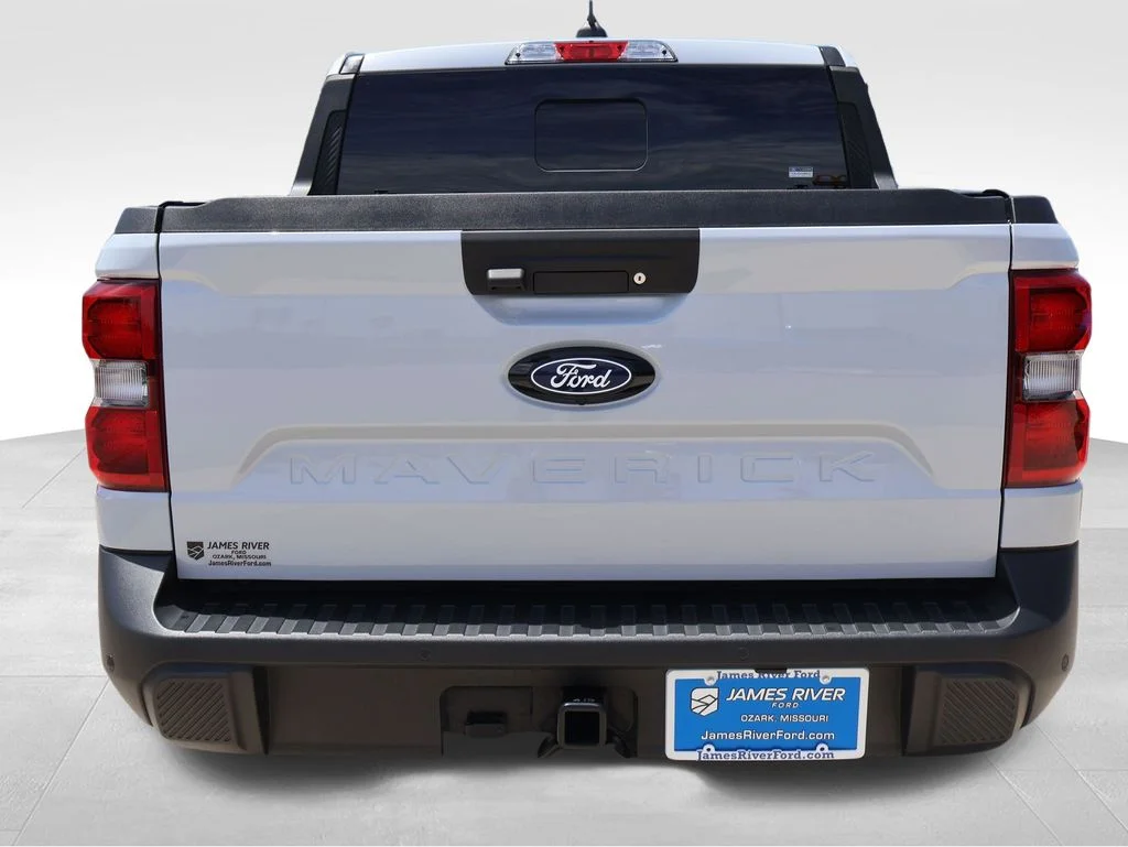 Certified Used 2025 White Metallic Ford Lariat image 5