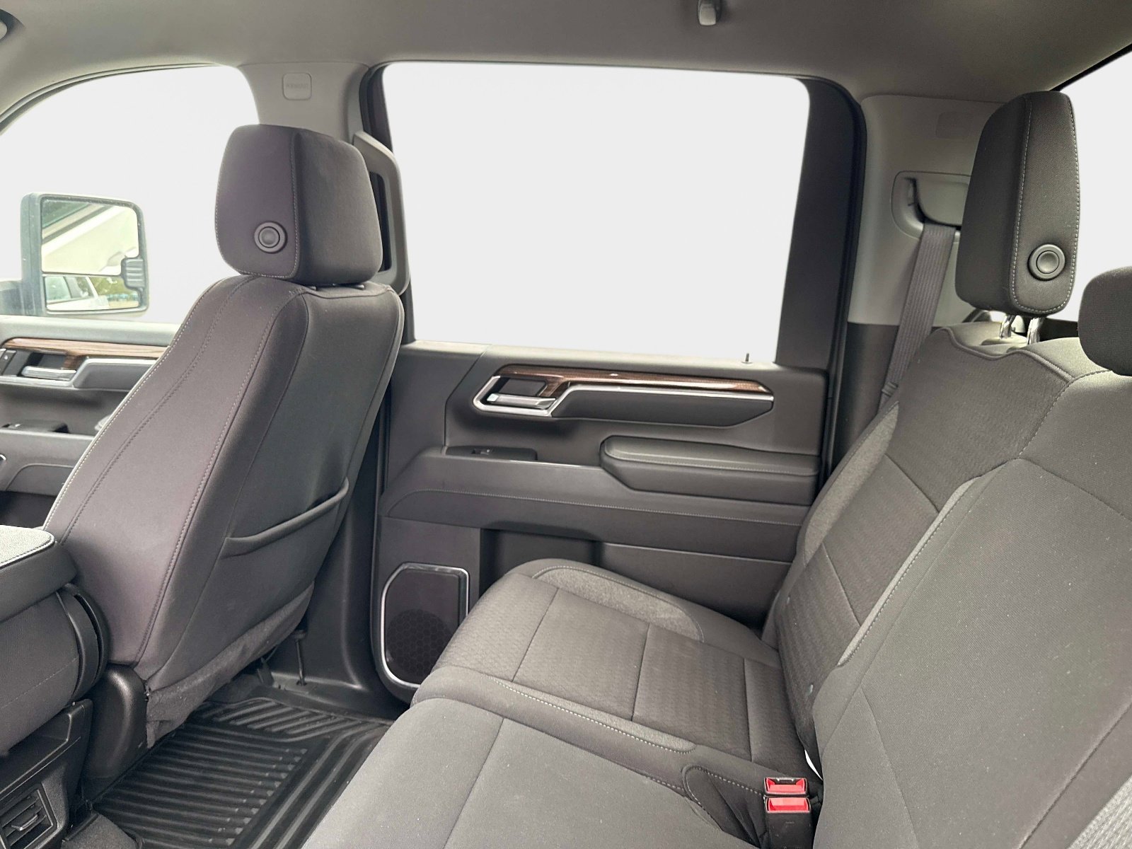 Used 2025 Summit White Chevrolet LT image 15