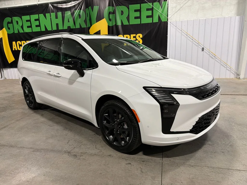 New 2027 Bright White Clear-Coat Exterior Paint Chrysler Limited image 2