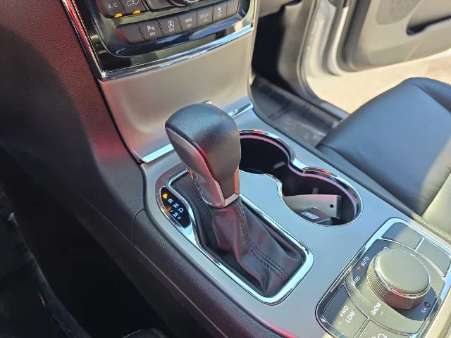 Used 2022 White Jeep Limited image 26