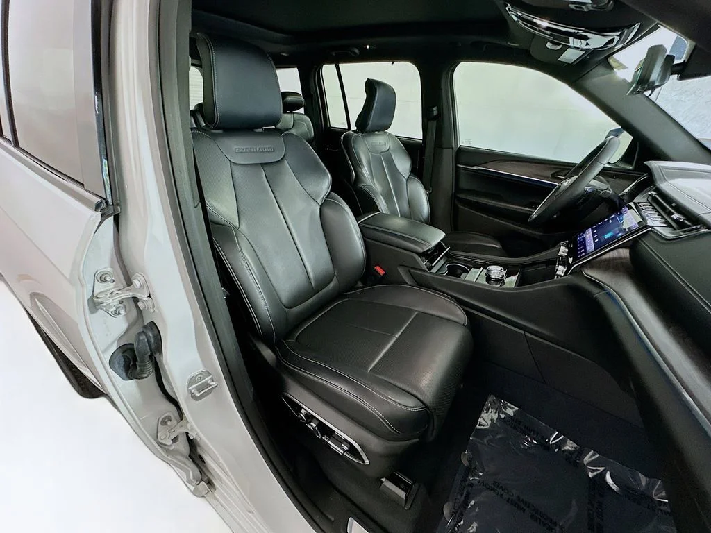 Used 2023 White Jeep Overland image 27