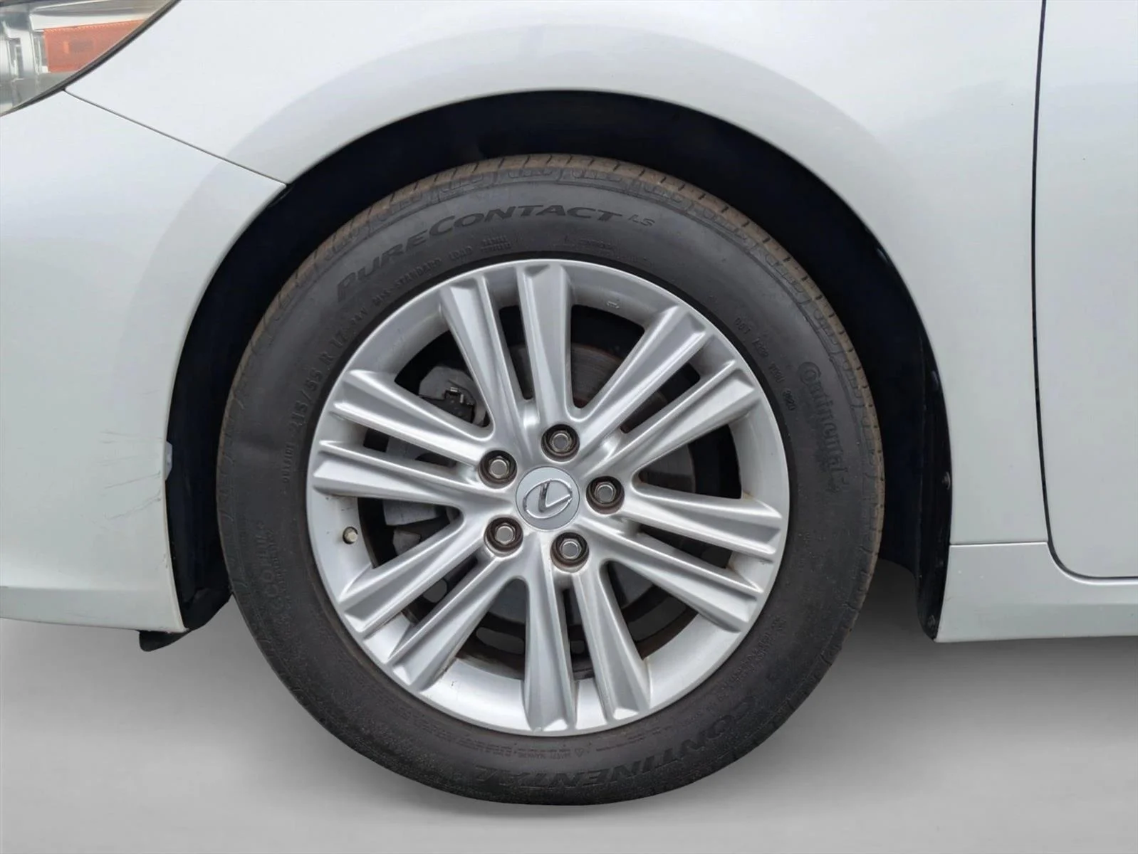 Used 2014 Starfire Pearl Lexus  image 22