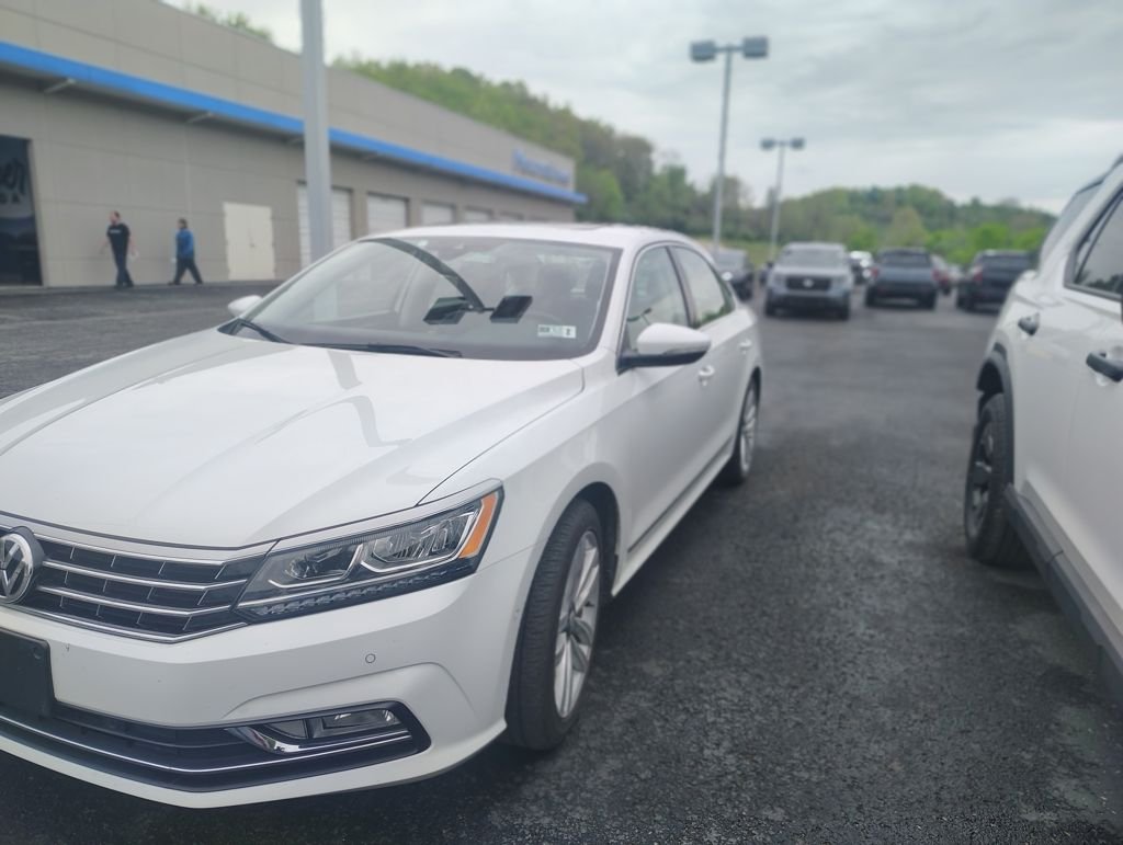 2017 Volkswagen Passat 1.8T SEL Premium Auto's photo