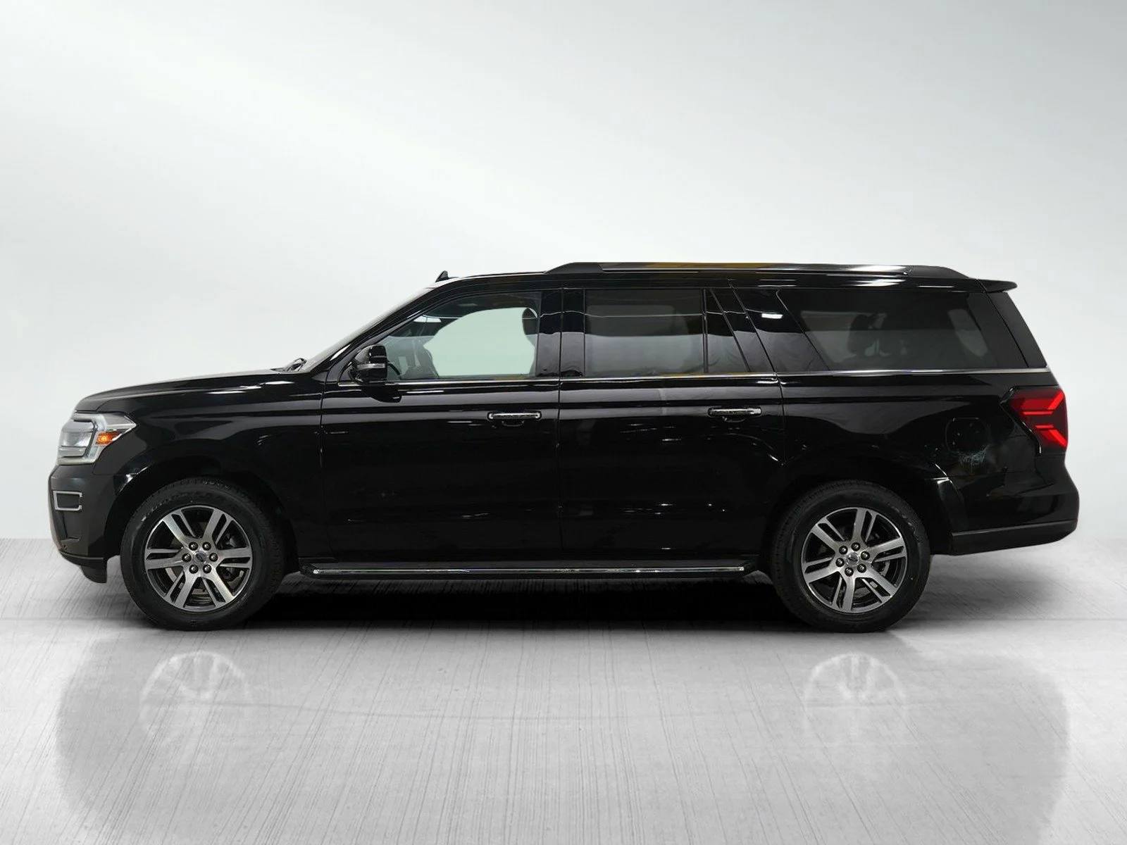 Used 2022 Ford Expedition Limited with VIN 1FMJK2AT1NEA39964 for sale in Minneapolis, Minnesota