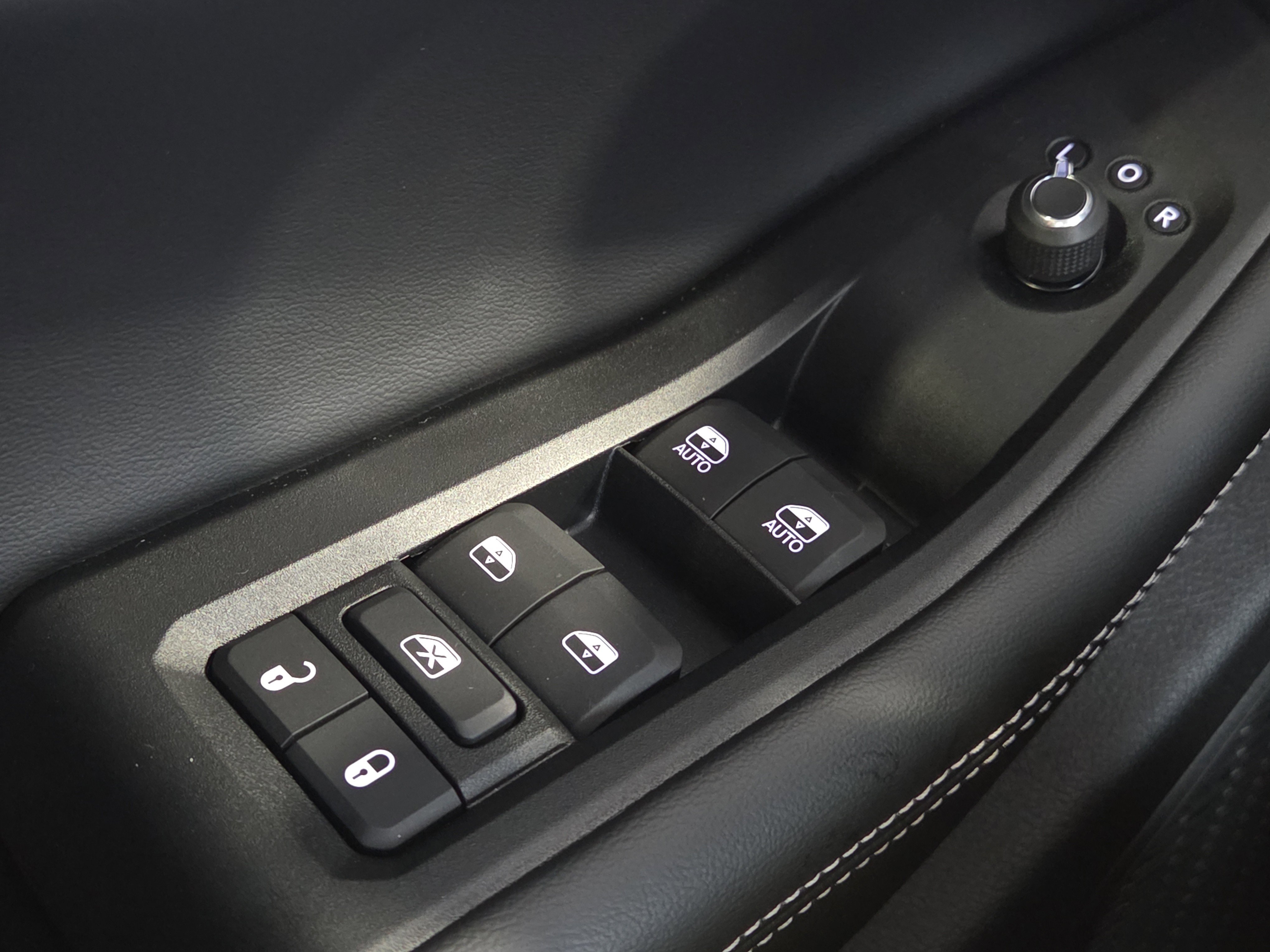 2025 Jeep Grand Cherokee Altitude photo 3