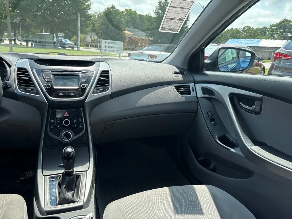 Used 2016 Blue Hyundai SE image 11