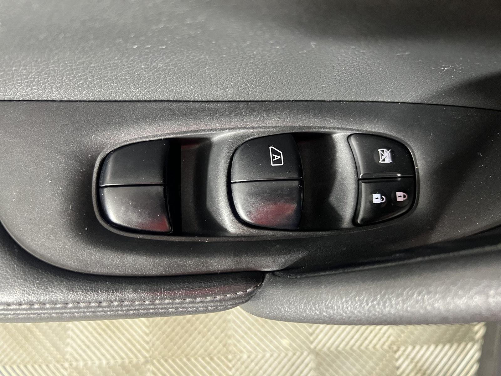 Used 2018 Scarlet Ember Nissan SV image 16