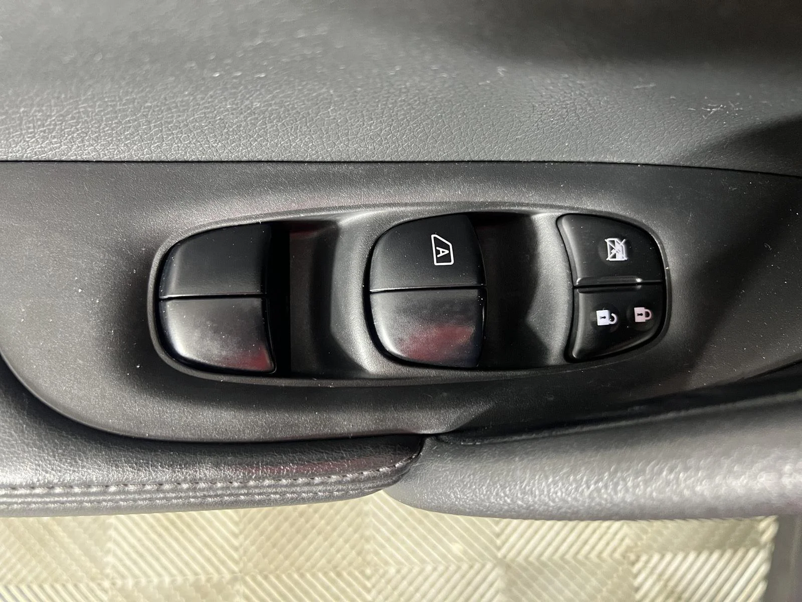 Used 2018 Scarlet Ember Nissan SV image 16