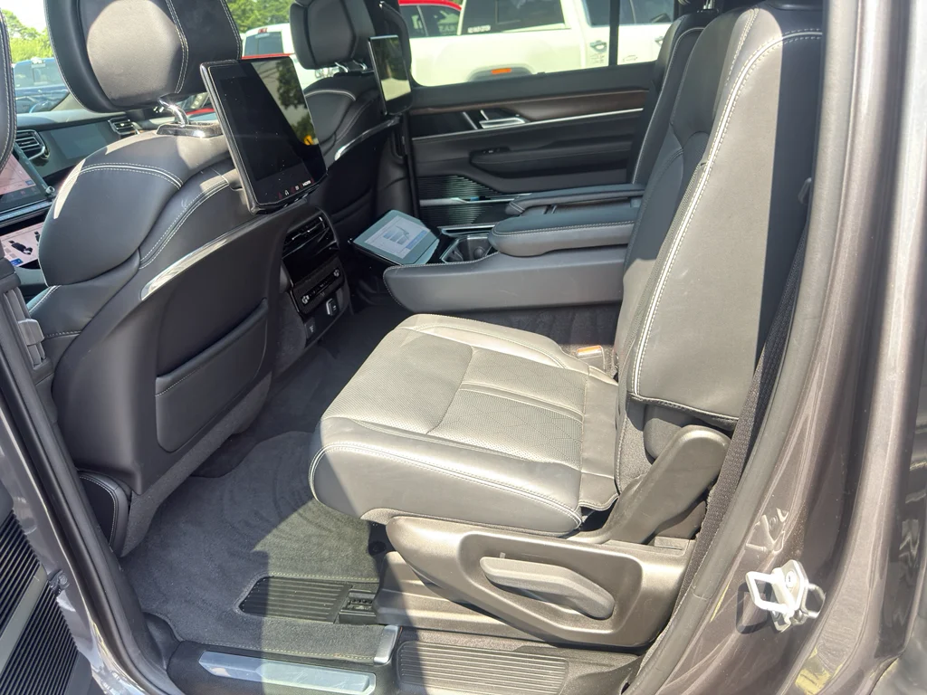 Used 2022 Baltic Gray Metallic Clearcoat Jeep Series II image 11