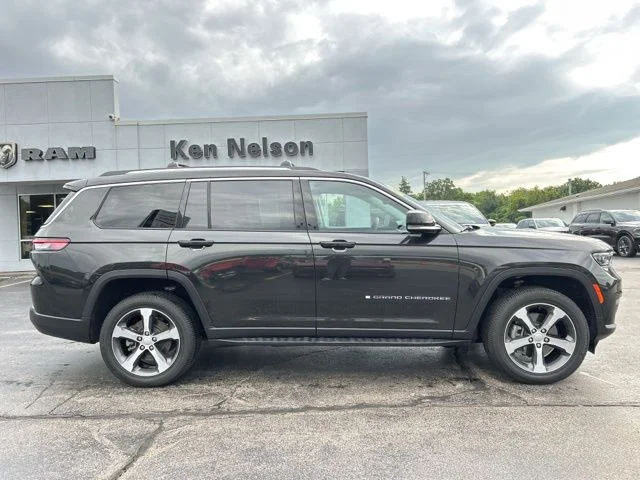 Used 2023 Gray Jeep Limited image 15