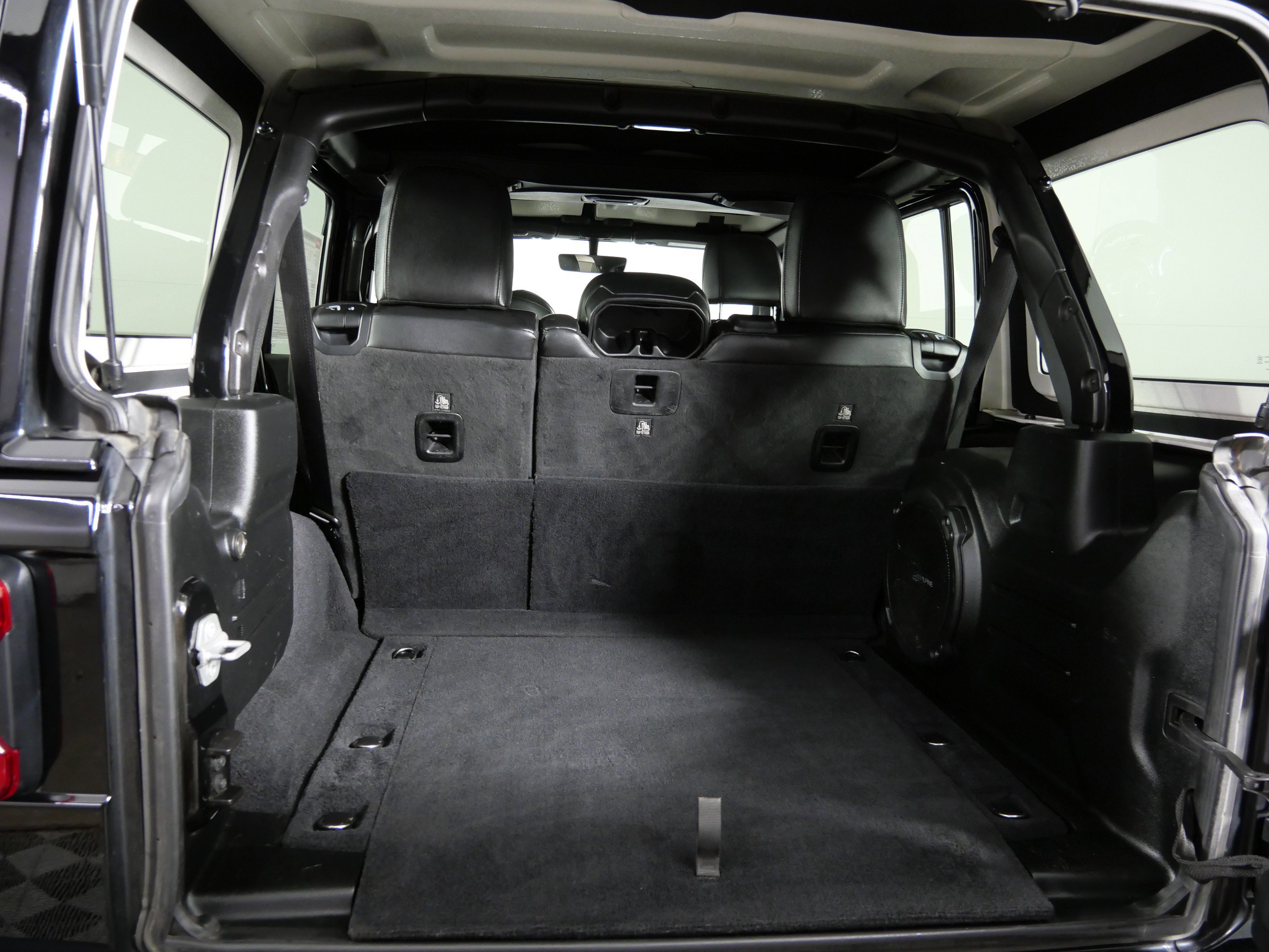 Used 2020 Black Clearcoat Jeep Sahara Altitude image 18
