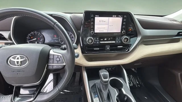 Used 2020  Toyota XLE image 11