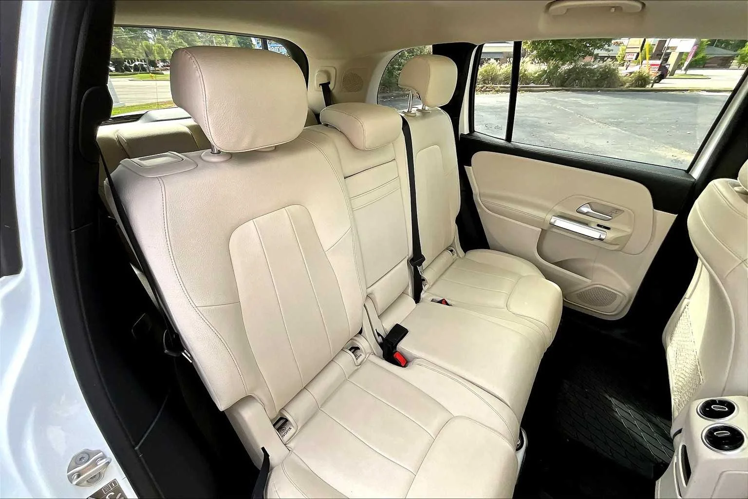 Used 2021 Polar White Mercedes-Benz GLB 250 image 20